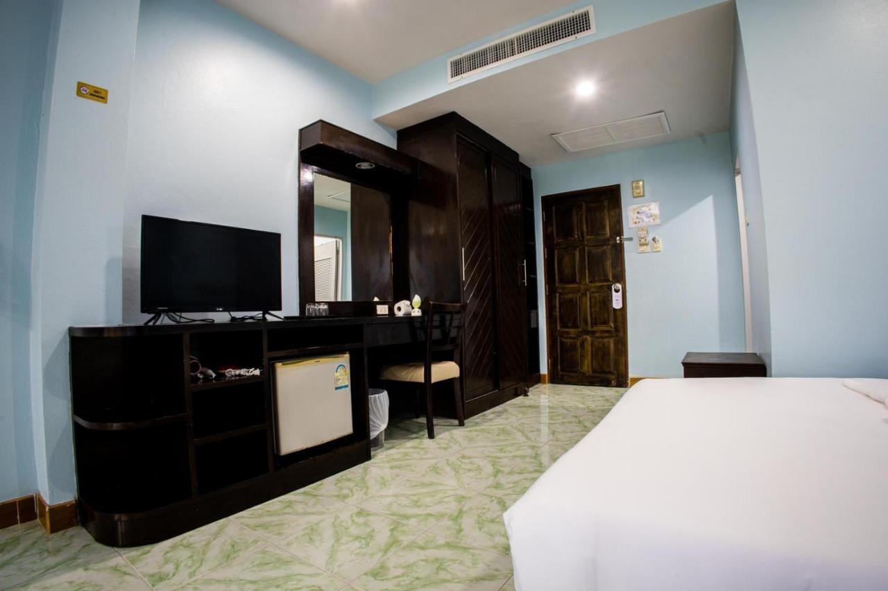 Riviera Patong Hotel Exterior foto