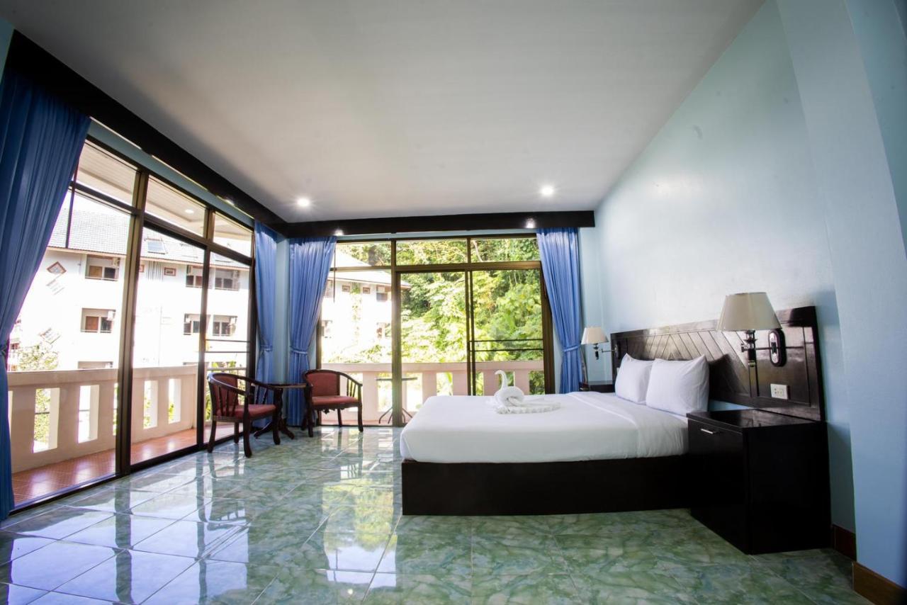 Riviera Patong Hotel Exterior foto